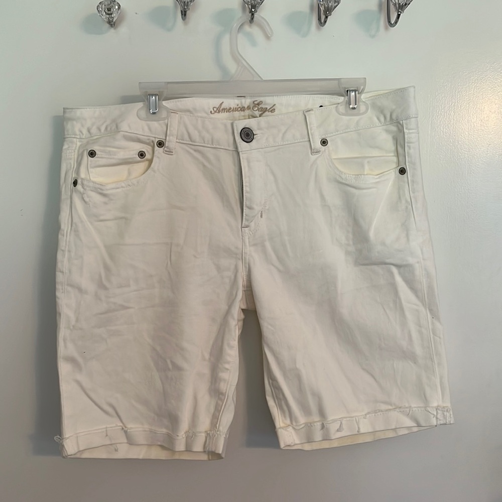 American Eagle size 14 white shorts